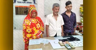 হেরোইনসহ স্বামী-স্ত্রী ও ছেলে আটক; মাদককারবারির বাড়িতে আগুন